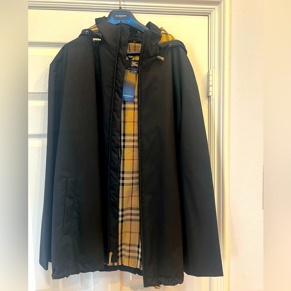 Men’s Burberry Jacket with detachable hood. Brand new with tags